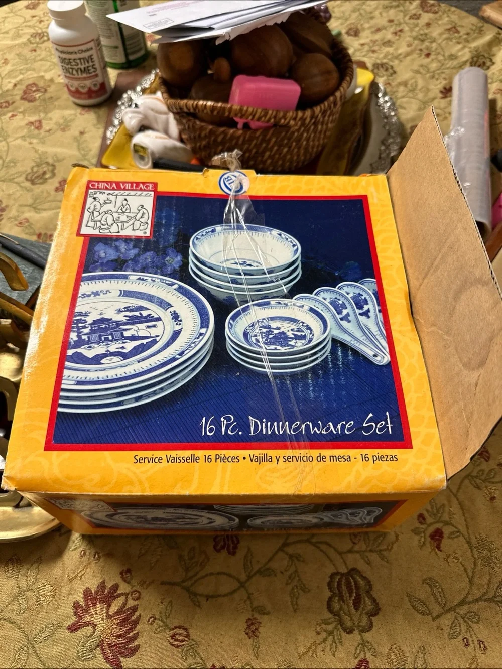 16-Piece Blue and White Dinnerware Set